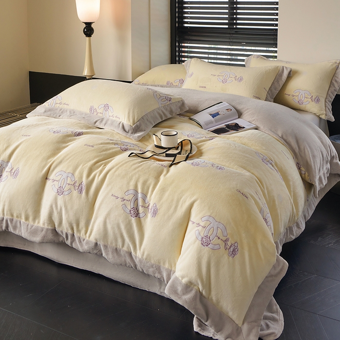 91家纺网 家纺一手货源 找家纺 榻尚家居 2023秋冬新款高克重牛奶绒四件套--闻香系列 闻香 鹅暖黄