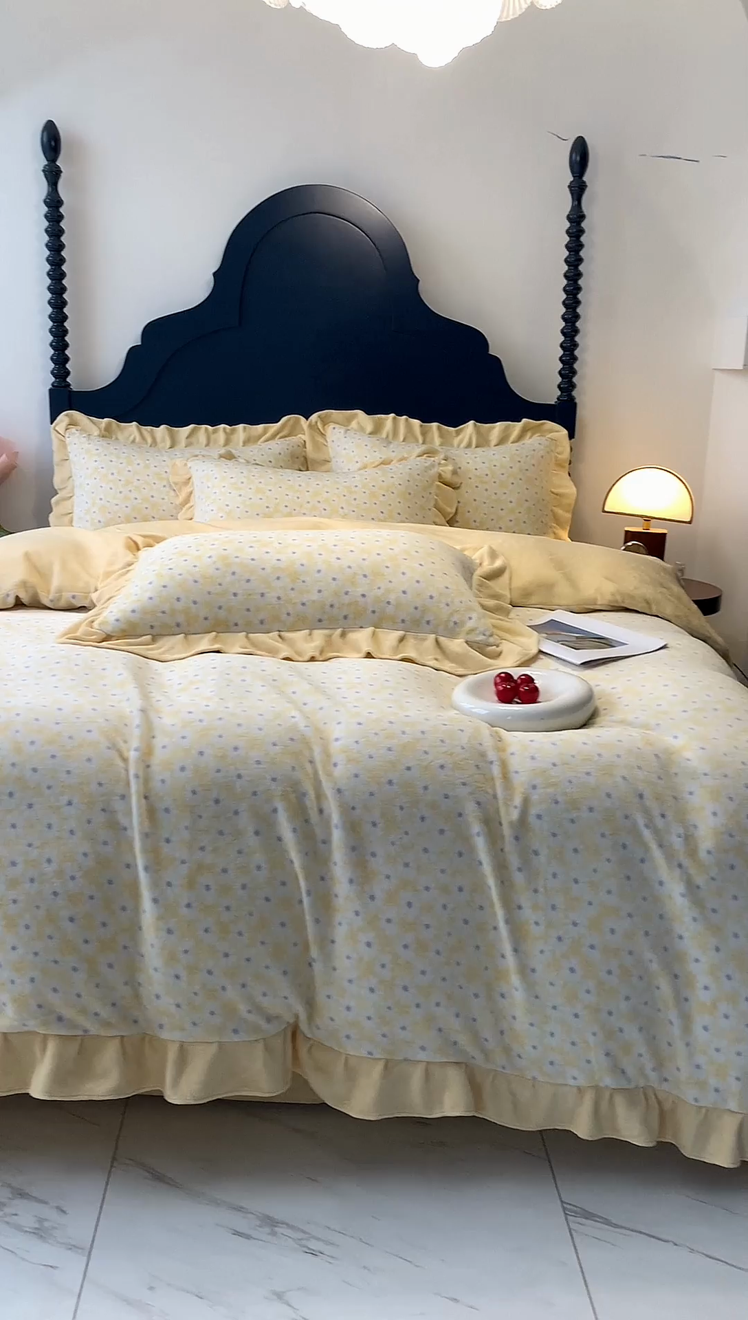 91家纺网 家纺一手货源 找家纺 春光里-2023新款高克重花边款直播热卖牛奶绒四件套 小雏菊-米黄