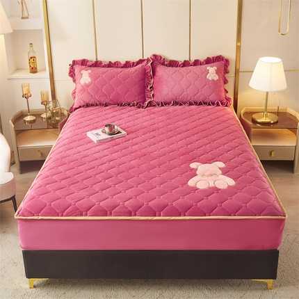 91家纺网 家纺一手货源 找家纺 屹成 2024新款亲肤水晶绒夹棉单床笠-小熊款 豆沙