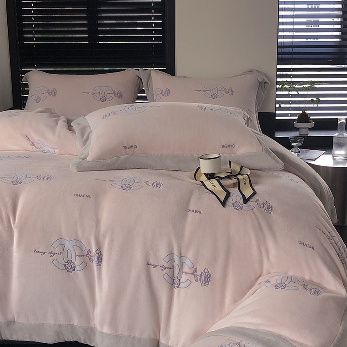 91家纺网 家纺一手货源 找家纺 榻尚家居 2023秋冬新款高克重牛奶绒四件套--闻香系列 闻香 微醺粉