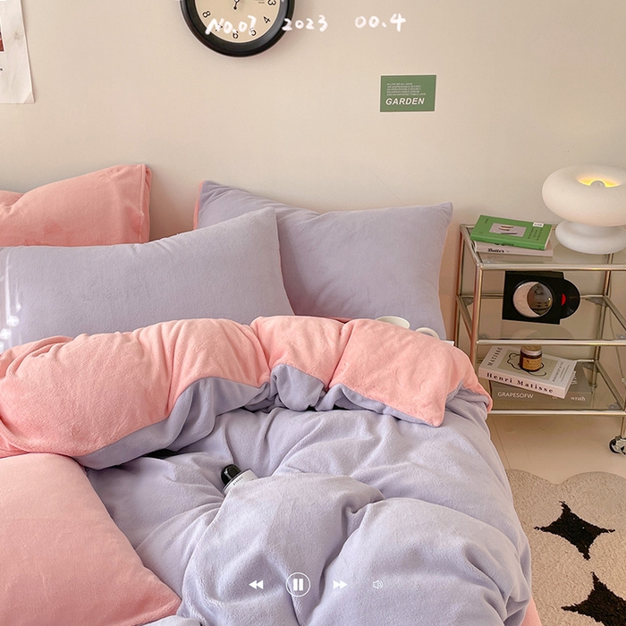 91家纺网 家纺一手货源 找家纺 眠帛家居 2023新款加厚牛奶绒双拼四件套 浅紫-奶油粉