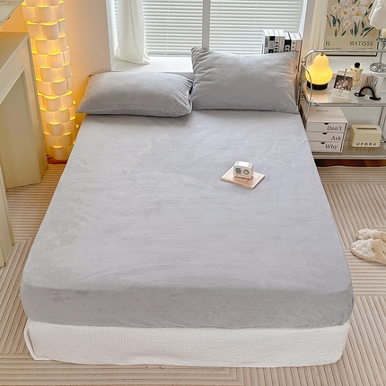 91家纺网 家纺一手货源 找家纺  2023新款纯色牛奶绒单品系列 单床单 星空灰