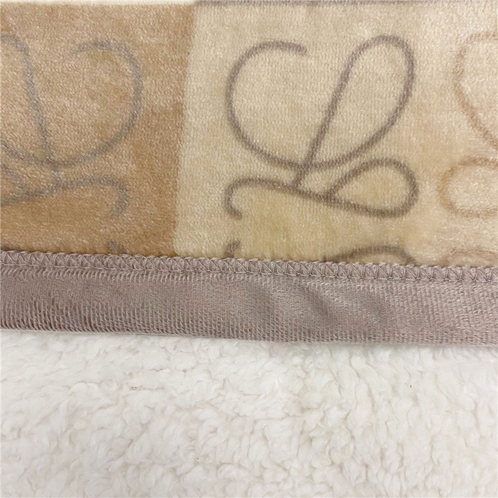 91家纺网 家纺一手货源 找家纺 卡奥2025AB版云貂绒毛毯法莱绒休闲盖毯沙发毯空调毯子贝尼丝