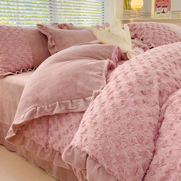 91家纺网 家纺一手货源 找家纺 金米诺 2024新款加厚保暖韩式双层花边玫瑰兔绒系列四件套 豆沙