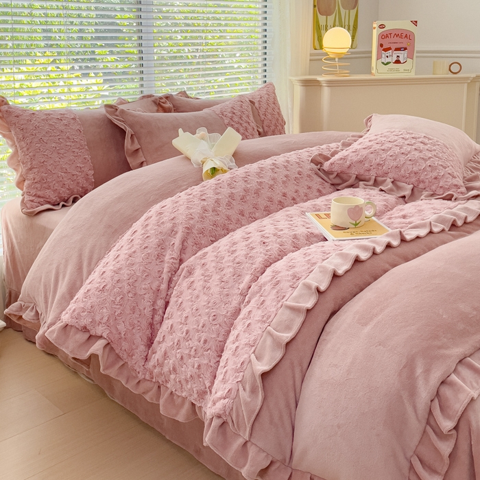 91家纺网 家纺一手货源 找家纺 金米诺 2024新款加厚保暖韩式双层花边玫瑰兔绒系列四件套 豆沙