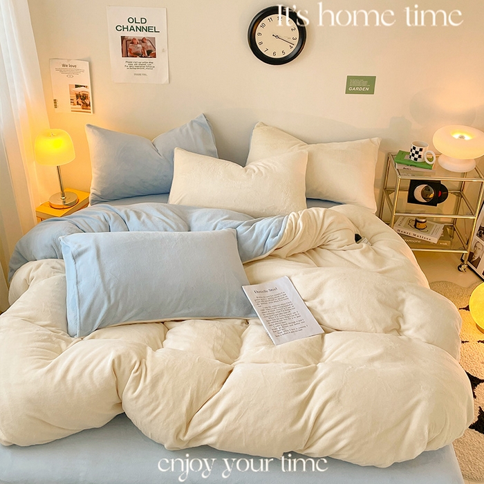 91家纺网 家纺一手货源 找家纺 眠帛家居 2023新款加厚牛奶绒双拼四件套 奶白-天空蓝