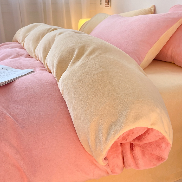 91家纺网 家纺一手货源 找家纺 眠帛家居 2023新款加厚牛奶绒双拼四件套 奶油粉-奶黄