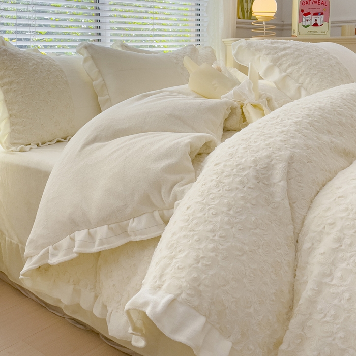 91家纺网 家纺一手货源 找家纺 金米诺 2024新款加厚保暖韩式双层花边玫瑰兔绒系列四件套 象牙白