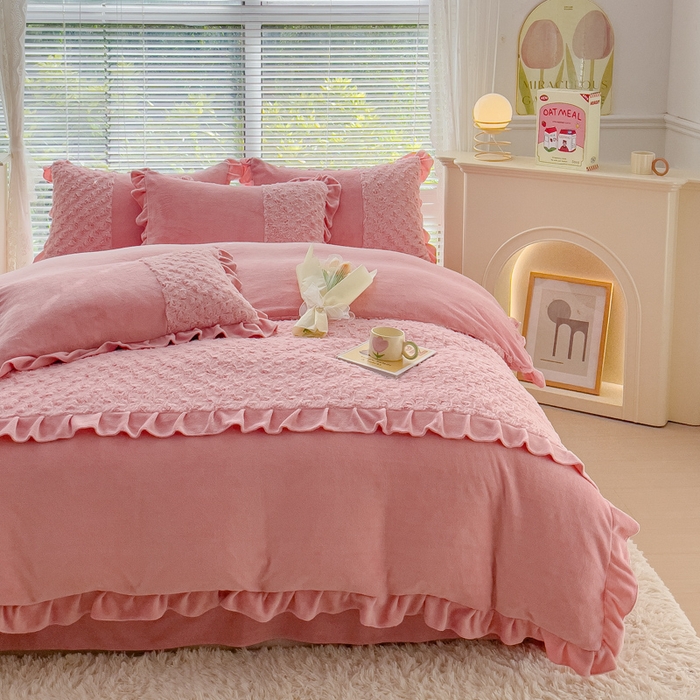 91家纺网 家纺一手货源 找家纺 金米诺 2024新款加厚保暖韩式双层花边玫瑰兔绒系列四件套 粉玉