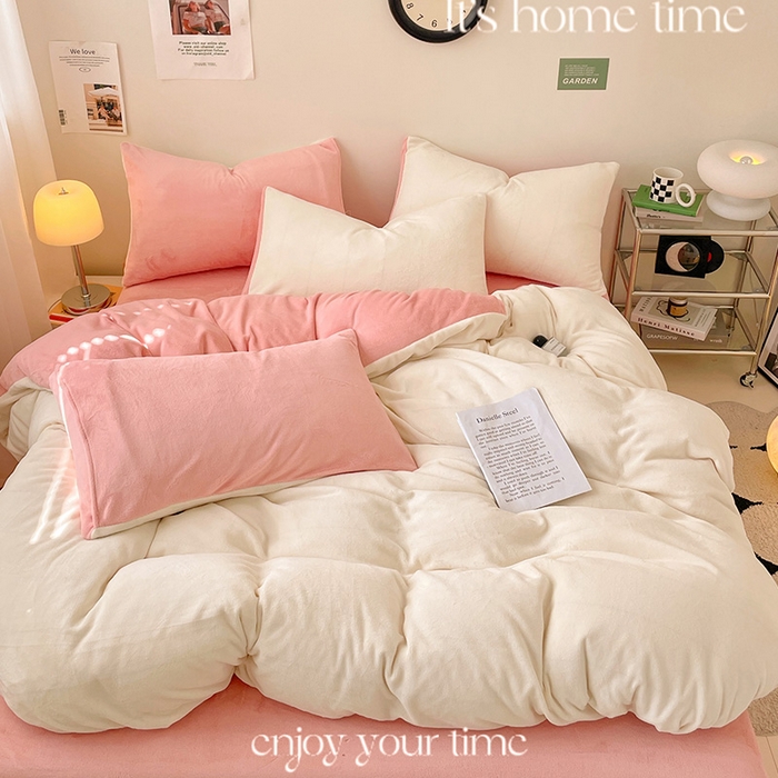 91家纺网 家纺一手货源 找家纺 眠帛家居 2023新款加厚牛奶绒双拼四件套 奶白-奶油粉