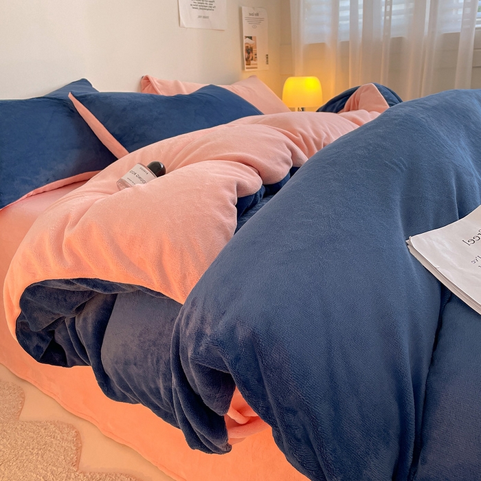 91家纺网 家纺一手货源 找家纺 眠帛家居 2023新款加厚牛奶绒双拼四件套 宾利蓝-奶油粉