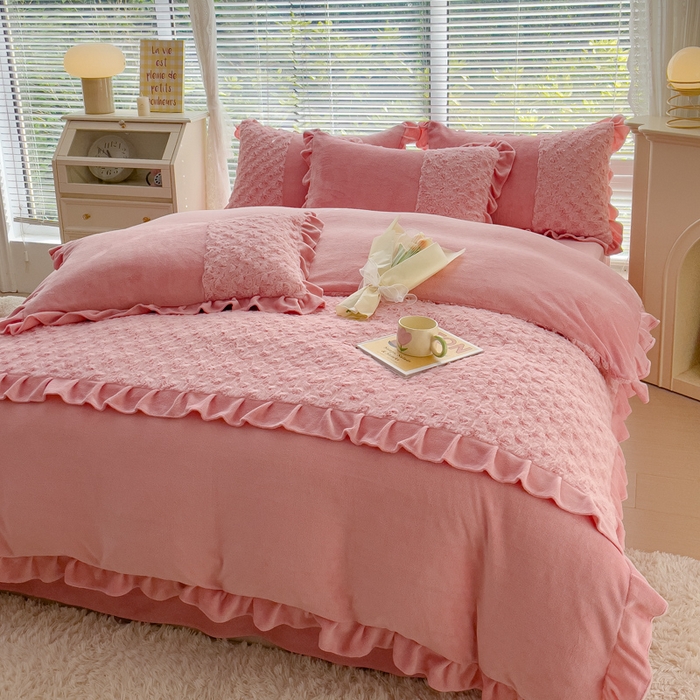 91家纺网 家纺一手货源 找家纺 金米诺 2024新款加厚保暖韩式双层花边玫瑰兔绒系列四件套 粉玉