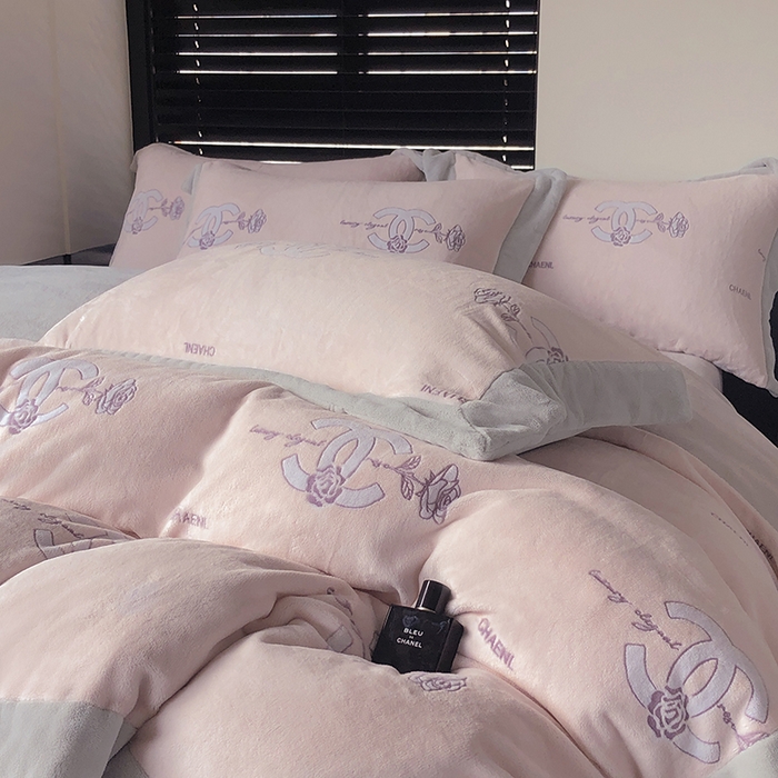 91家纺网 家纺一手货源 找家纺 榻尚家居 2023秋冬新款高克重牛奶绒四件套--闻香系列 闻香 微醺粉