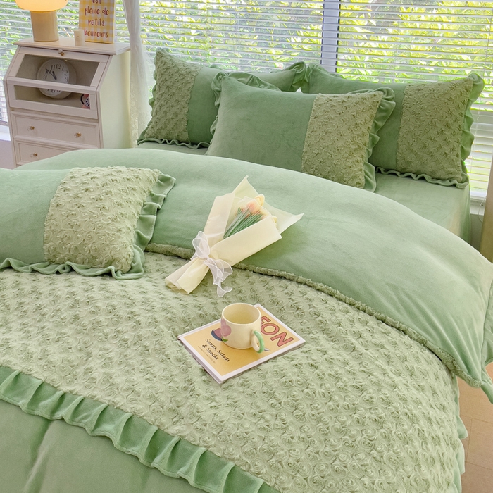91家纺网 家纺一手货源 找家纺 金米诺 2024新款加厚保暖韩式双层花边玫瑰兔绒系列四件套 橄榄绿