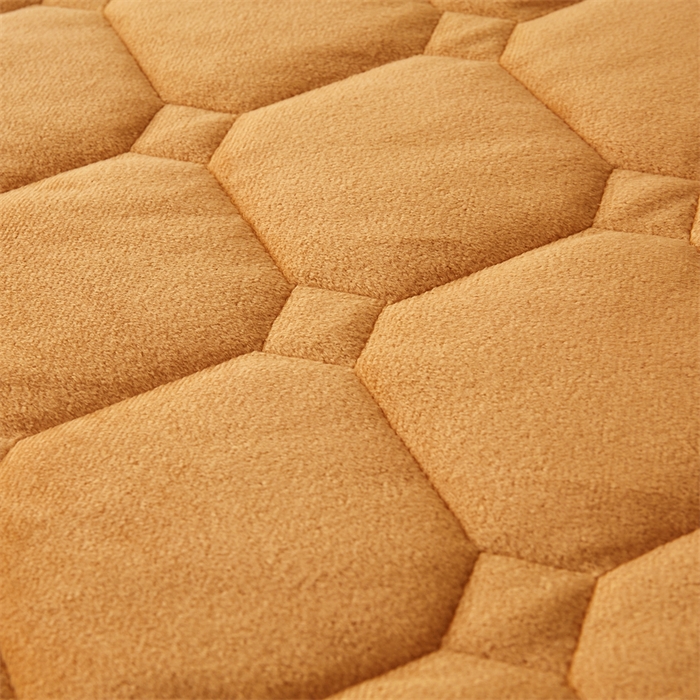 91家纺网 家纺一手货源 找家纺 屹成 2024新款亲肤水晶绒夹棉单床笠-小熊款 金驼