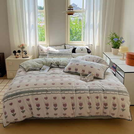 91家纺网 家纺一手货源 找家纺 三朵家纺 2023新款高克重雪花绒绒混搭系列四件套 邂逅花季