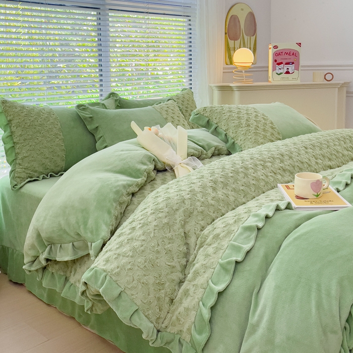 91家纺网 家纺一手货源 找家纺 金米诺 2024新款加厚保暖韩式双层花边玫瑰兔绒系列四件套 橄榄绿