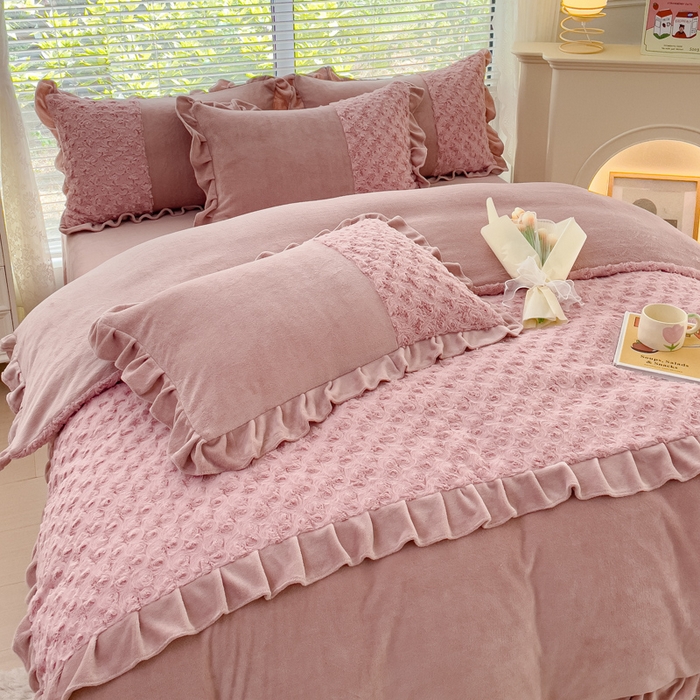 91家纺网 家纺一手货源 找家纺 金米诺 2024新款加厚保暖韩式双层花边玫瑰兔绒系列四件套 豆沙