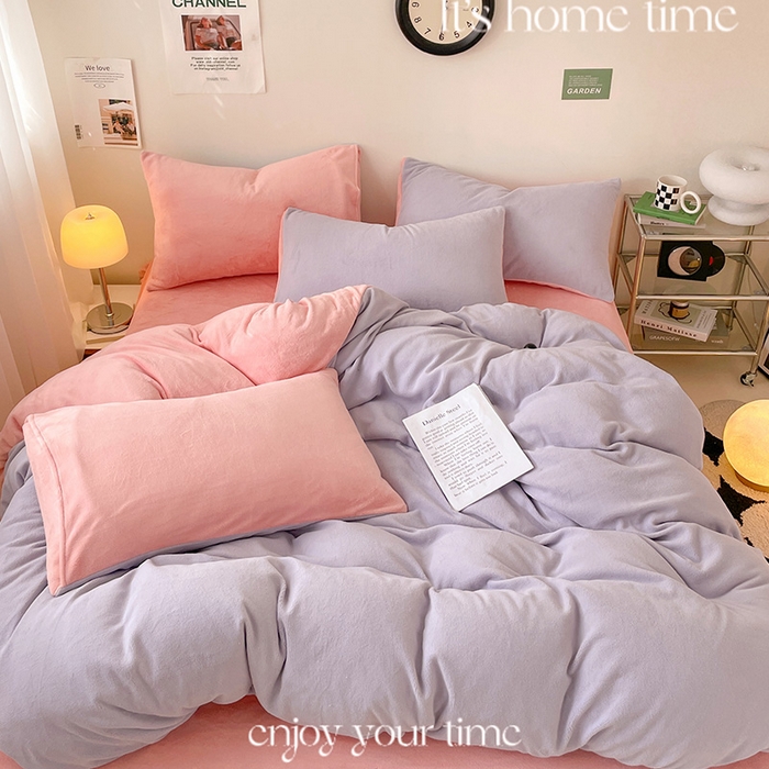 91家纺网 家纺一手货源 找家纺 眠帛家居 2023新款加厚牛奶绒双拼四件套 浅紫-奶油粉