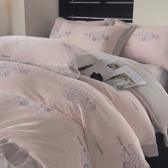 91家纺网 家纺一手货源 找家纺 榻尚家居 2023秋冬新款高克重牛奶绒四件套--闻香系列 闻香 微醺粉