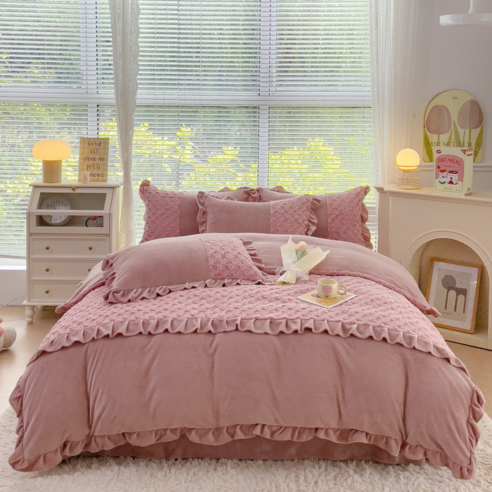 91家纺网 家纺一手货源 找家纺 金米诺 2024新款加厚保暖韩式双层花边玫瑰兔绒系列四件套 豆沙