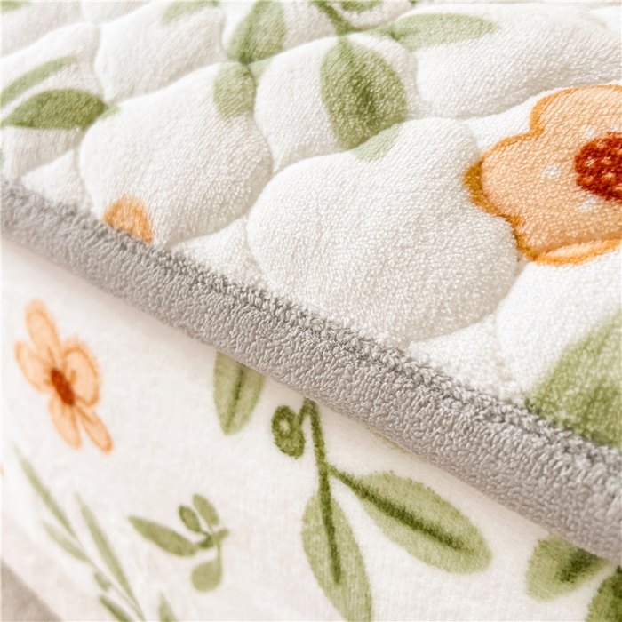 91家纺网 家纺一手货源 找家纺 喜居 2023新款a类印花牛奶绒抗菌夹棉床笠床护垫 森系小花