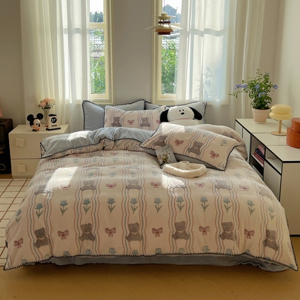 91家纺网 家纺一手货源 找家纺 三朵家纺 2023新款高克重雪花绒绒混搭系列四件套 小熊郁金香