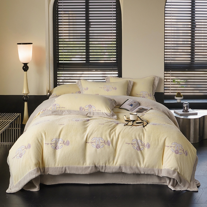 91家纺网 家纺一手货源 找家纺 榻尚家居 2023秋冬新款高克重牛奶绒四件套--闻香系列 闻香 鹅暖黄