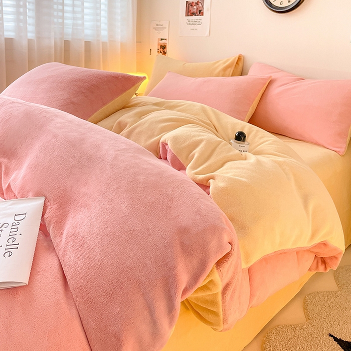 91家纺网 家纺一手货源 找家纺 眠帛家居 2023新款加厚牛奶绒双拼四件套 奶油粉-奶黄