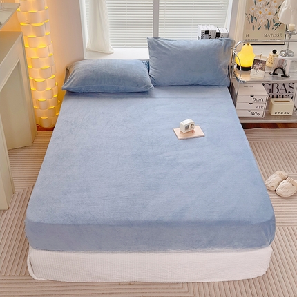 91家纺网 家纺一手货源 找家纺  2023新款纯色牛奶绒单品系列 单床单 雾蓝