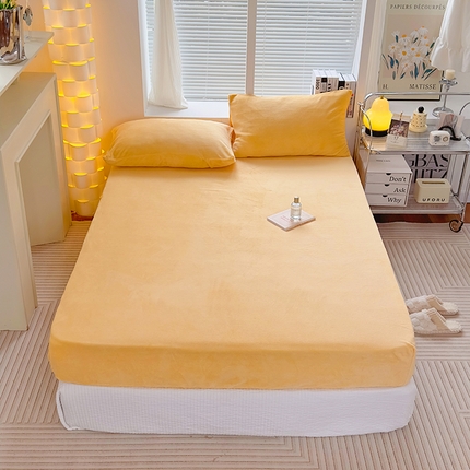 91家纺网 家纺一手货源 找家纺  2023新款纯色牛奶绒单品系列 单床单 雏菊黄