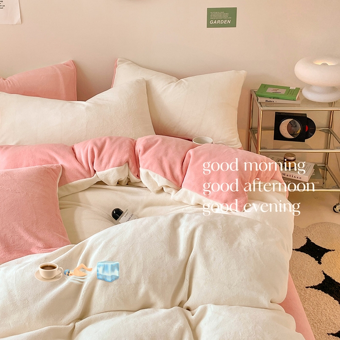 91家纺网 家纺一手货源 找家纺 眠帛家居 2023新款加厚牛奶绒双拼四件套 奶白-奶油粉