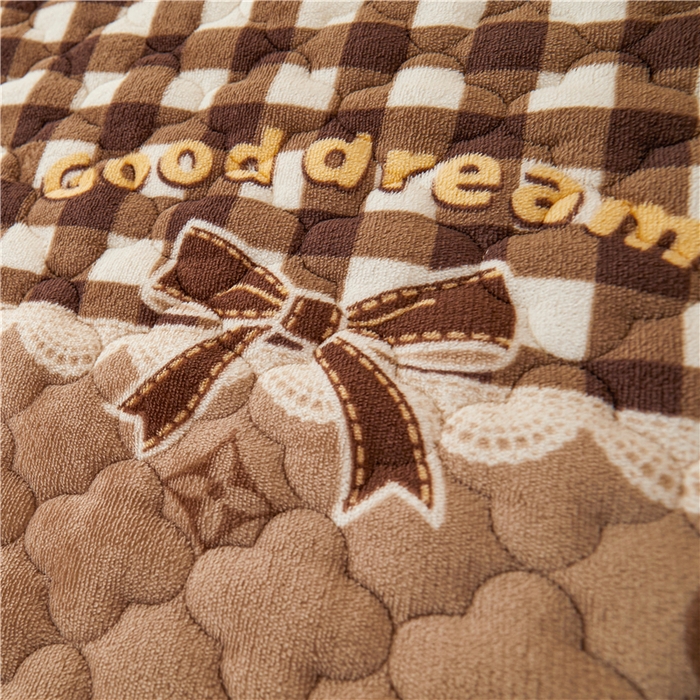 91家纺网 家纺一手货源 找家纺 喜居 2023新款a类印花牛奶绒抗菌夹棉床笠床护垫 蝴蝶结