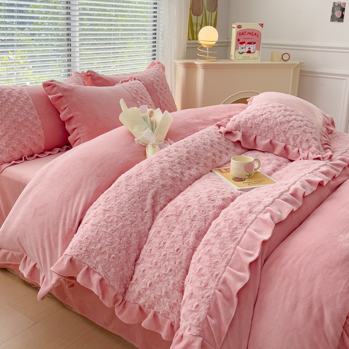 91家纺网 家纺一手货源 找家纺 金米诺 2024新款加厚保暖韩式双层花边玫瑰兔绒系列四件套 粉玉