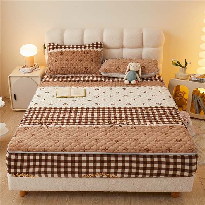 91家纺网 家纺一手货源 找家纺 喜居 2023新款a类印花牛奶绒抗菌夹棉床笠床护垫 蝴蝶结