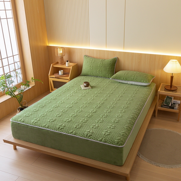 91家纺网 家纺一手货源 找家纺 给笠 2023新款A类夹棉牛奶绒床笠三件套 花漫系列 牛奶绒-花漫豆绿