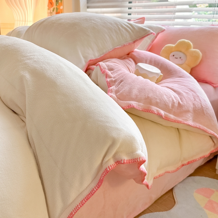 91家纺网 家纺一手货源 找家纺 安哆啦 2024新款高克重牛奶绒混搭四件套 白拼粉