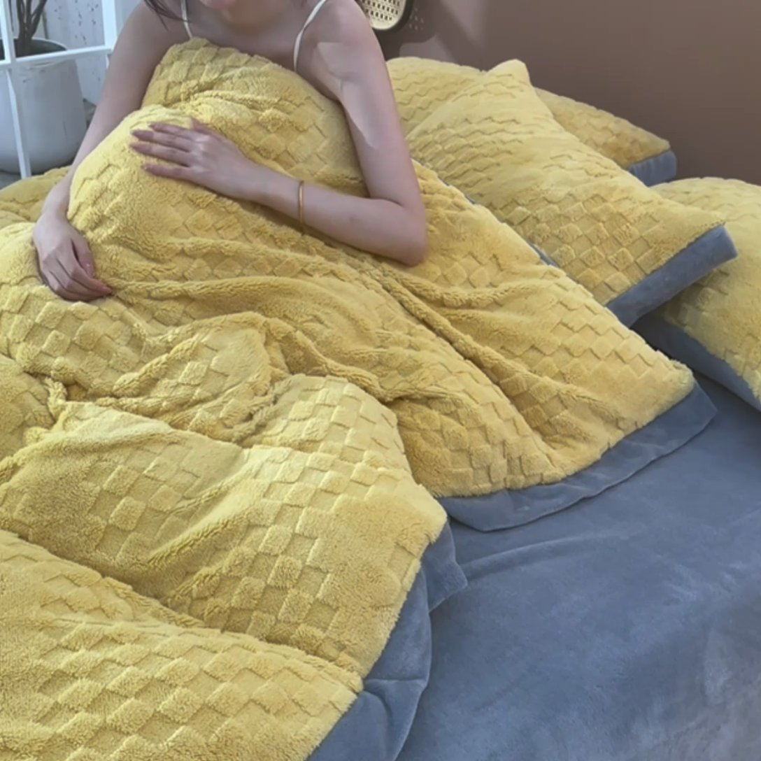 91家纺网 家纺一手货源 找家纺 澳梵家居 2023新款轻奢款宽边塔芙绒四件套 卡曼-亮黄