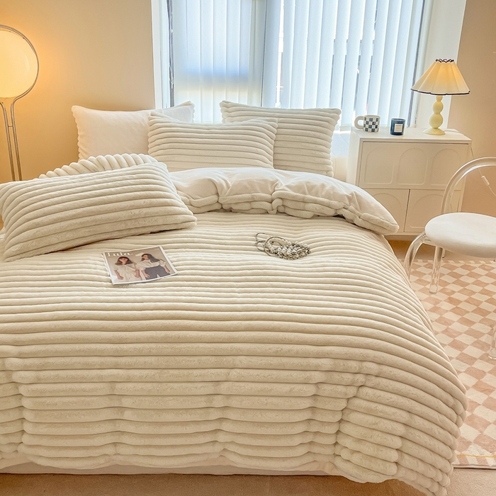 91家纺网 家纺一手货源 找家纺 慕尚家纺 2025新款抽条兔毛四件套 安雅-糯糯白