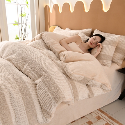 91家纺网 家纺一手货源 找家纺 2023新款无印风兔绒泰迪绒拼接款四件套 静逸-卡其