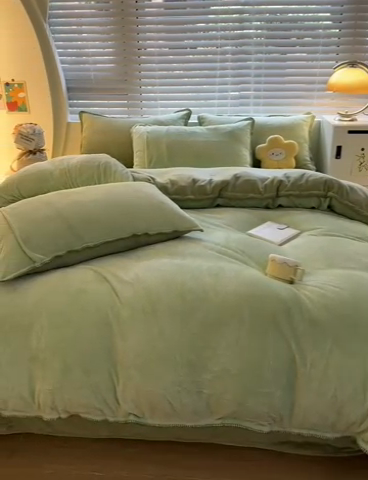 91家纺网 家纺一手货源 找家纺 安哆啦 2024新款高克重牛奶绒混搭四件套 嫩橘绿