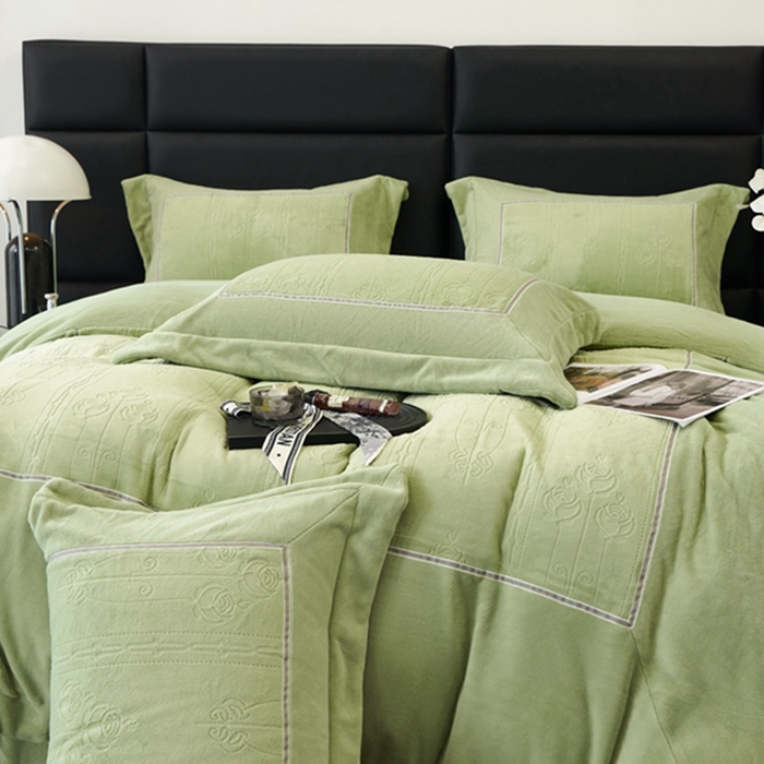 91家纺网 家纺一手货源 找家纺 榻尚家居 2023 玫瑰花园系列雕花牛奶暖绒 牛油果