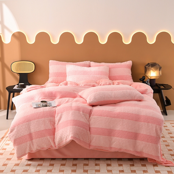 91家纺网 家纺一手货源 找家纺 2023新款无印风兔绒泰迪绒拼接款四件套 静逸-粉玉