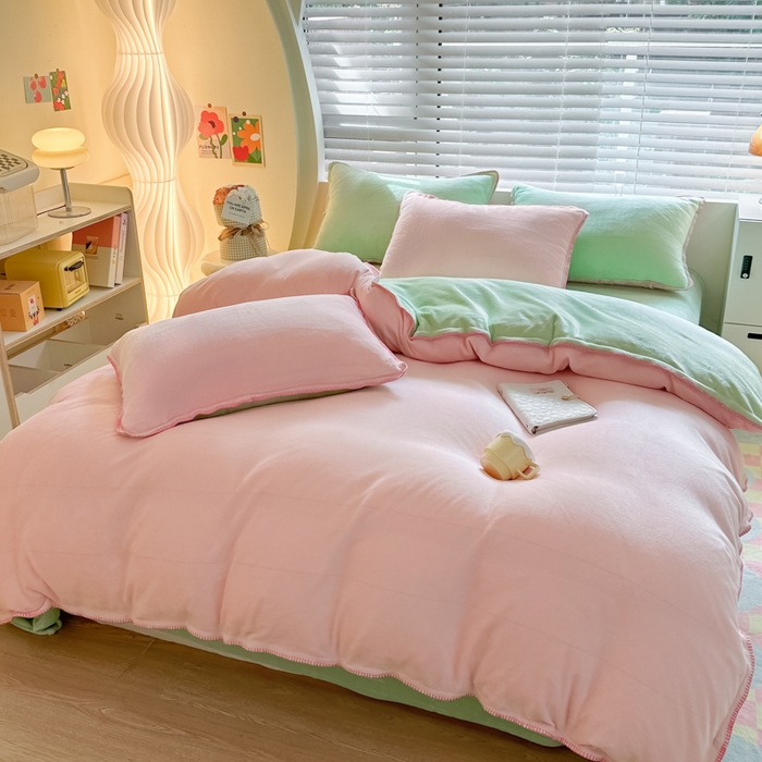 91家纺网 家纺一手货源 找家纺 安哆啦 2024新款高克重牛奶绒混搭四件套 粉拼绿