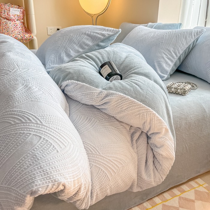 91家纺网 家纺一手货源 找家纺 慕尚家纺 2025新款慕尚雕花绒四件套 雪莉尔-浅蓝