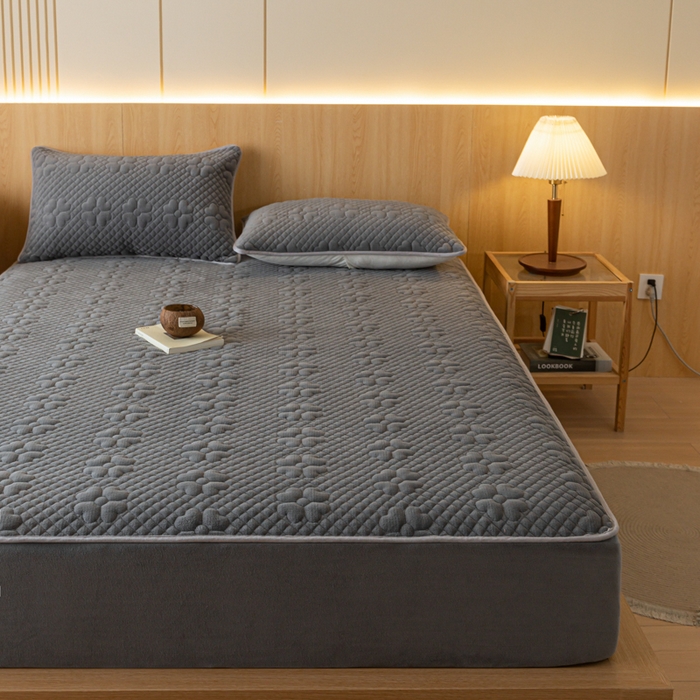 91家纺网 家纺一手货源 找家纺 给笠 2023新款A类夹棉牛奶绒床笠三件套 花漫系列 牛奶绒-花漫雅灰