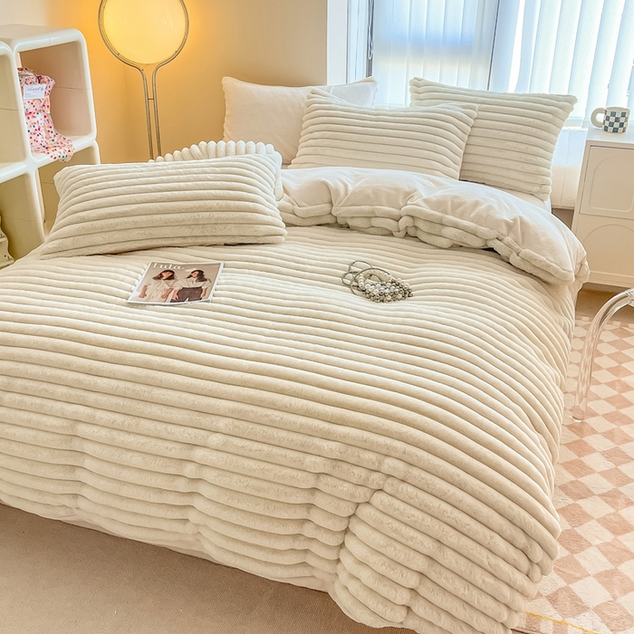 91家纺网 家纺一手货源 找家纺 慕尚家纺 2025新款抽条兔毛四件套 安雅-糯糯白