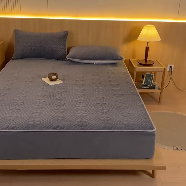 91家纺网 家纺一手货源 找家纺 给笠 2023新款A类夹棉牛奶绒床笠三件套 花漫系列 牛奶绒-花漫雅灰