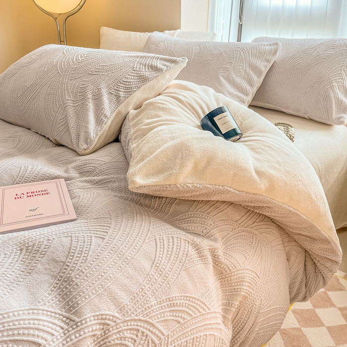 91家纺网 家纺一手货源 找家纺 慕尚家纺 2025新款慕尚雕花绒四件套 雪莉尔-灰