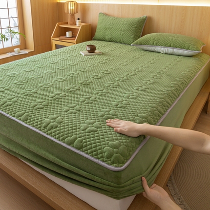 给笠 2023新款A类夹棉牛奶绒床笠三件套 花漫系列 牛奶绒-花漫豆绿